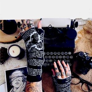 NWOT Edgar Allan Poe’s ‘The Raven’ Wrap Scarf & Fingerless Gloves Set